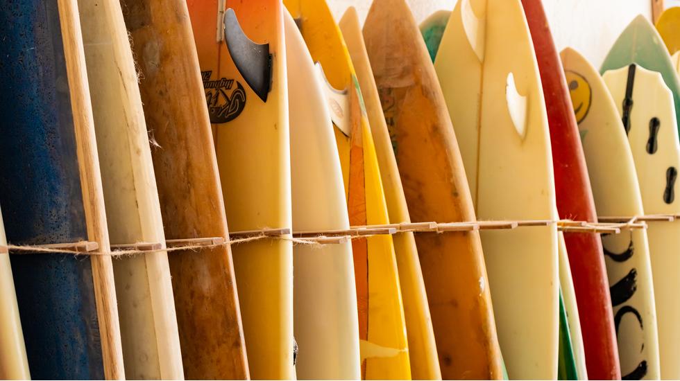 why do surfboard yellow