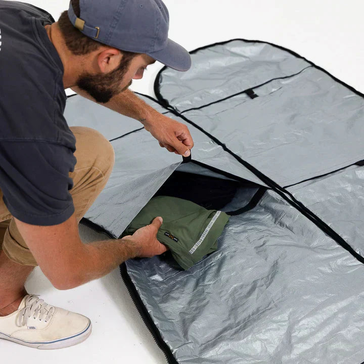 What’s the Difference Between a Day Bag and a Travel Surfboard Bag?