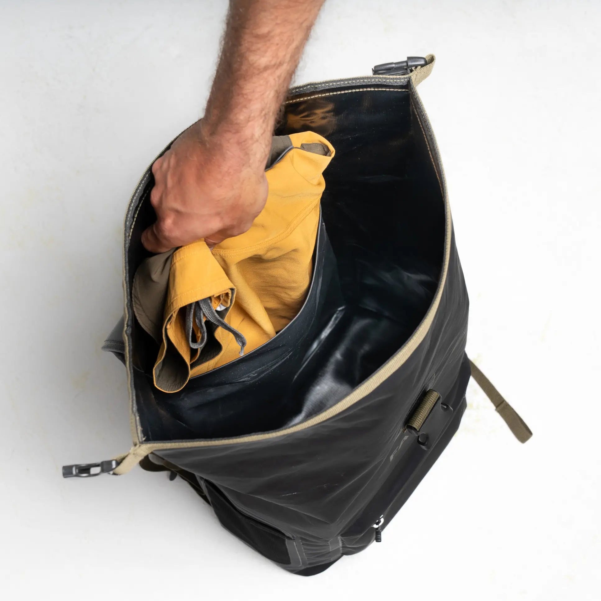 internal wet/dry pocket in a dry bag